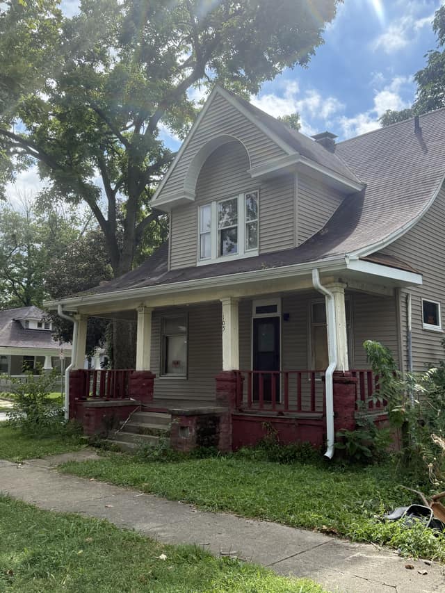 105 N Illinois St photo 32