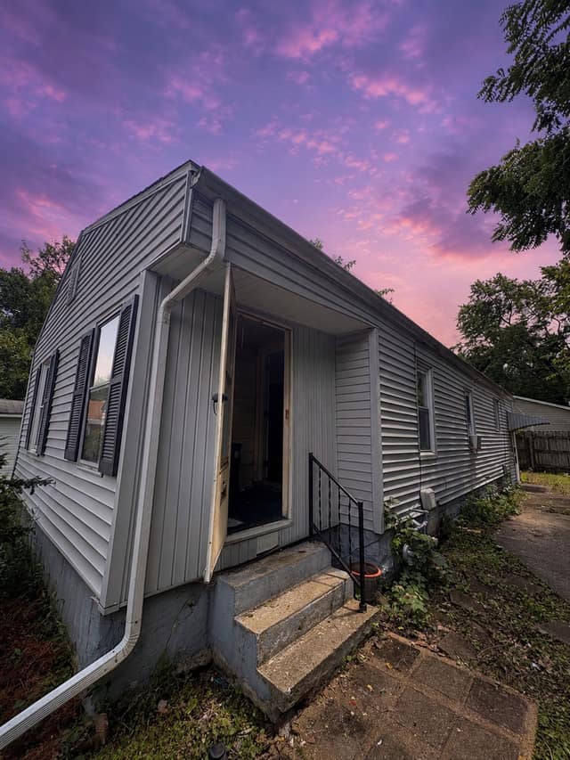 1421 Sedgwick St photo 1