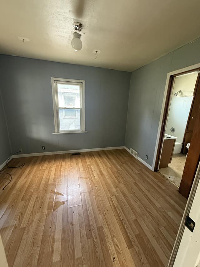 1553 E Walnut St  photo 5