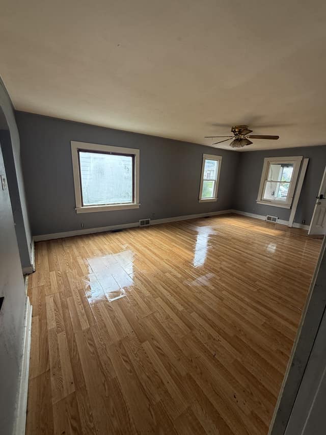 1553 E Walnut St  photo 9
