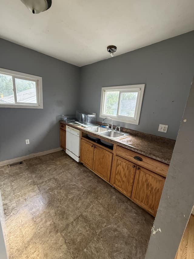 1553 E Walnut St  photo 10