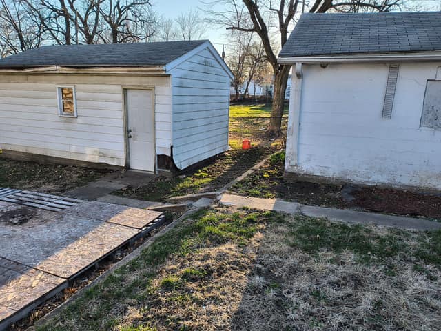 1553 E Walnut St  photo 19