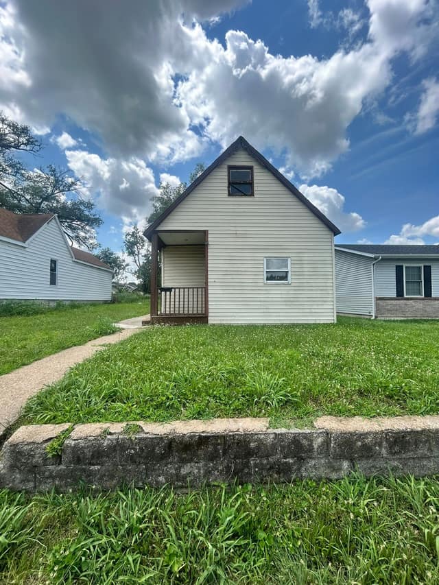 1541 5th Street photo 1