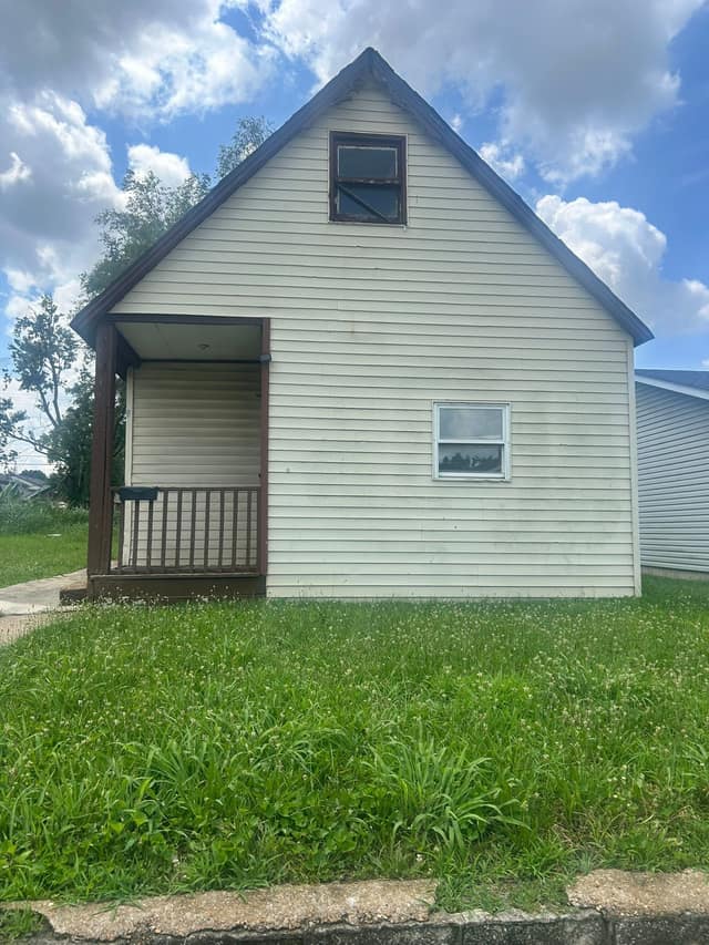 1541 5th Street photo 2