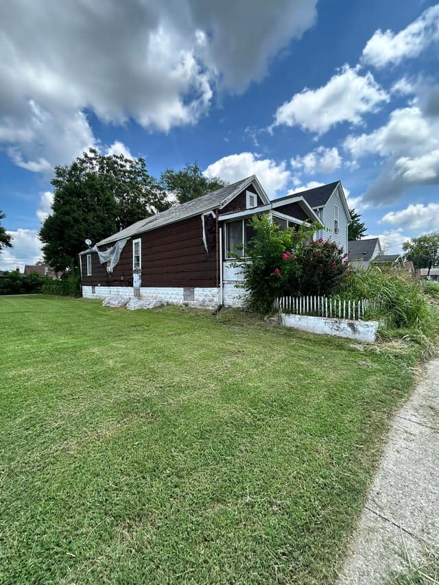 1532 5th St photo 2