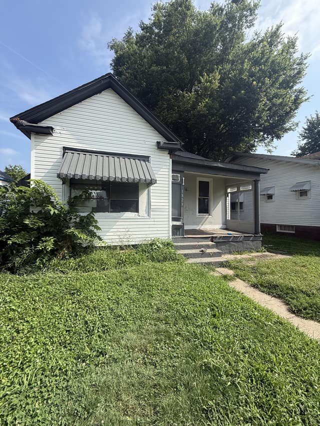 1828 E Main St photo 2