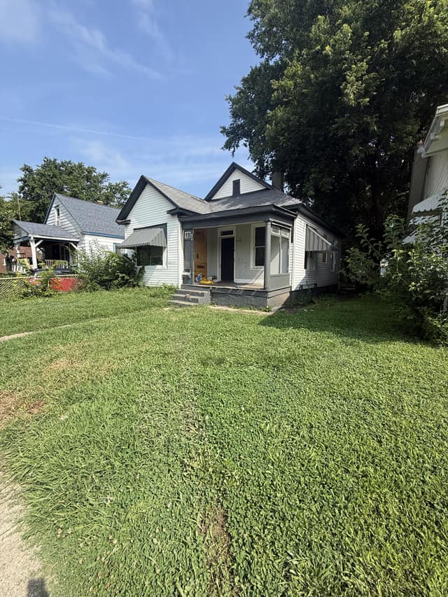1828 E Main St photo 1