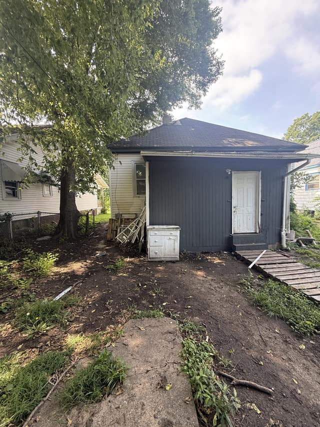 1828 E Main St photo 3