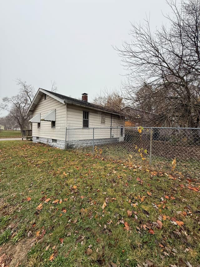 1652 E Hickory St photo 2