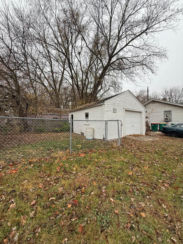 1652 E Hickory St photo 3
