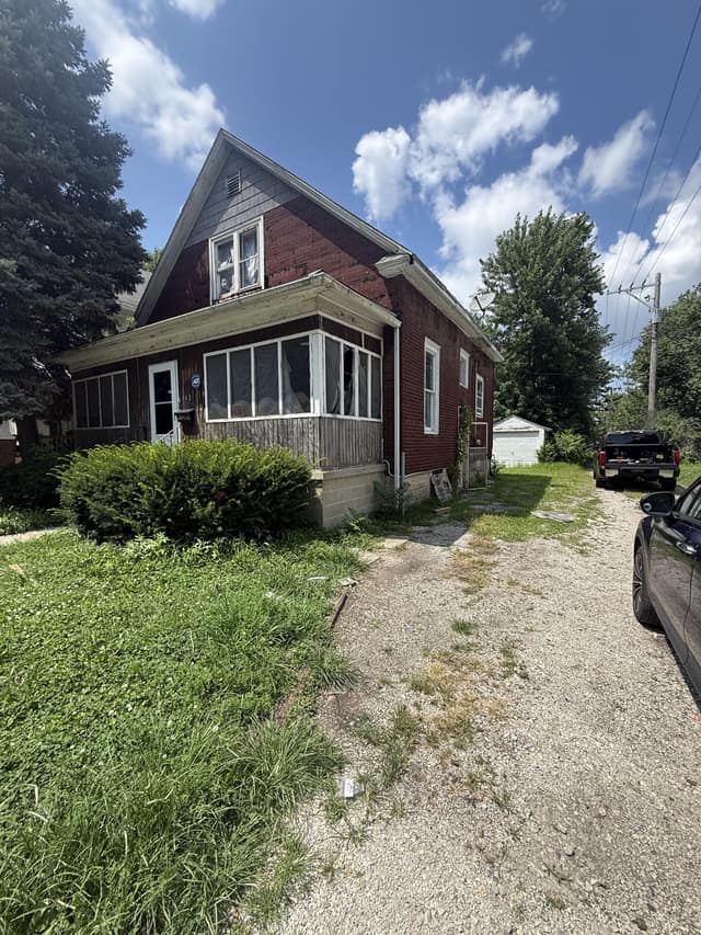 442 W Divison St photo 2