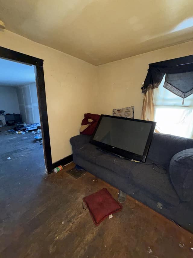 941 w Waggoner St photo 37