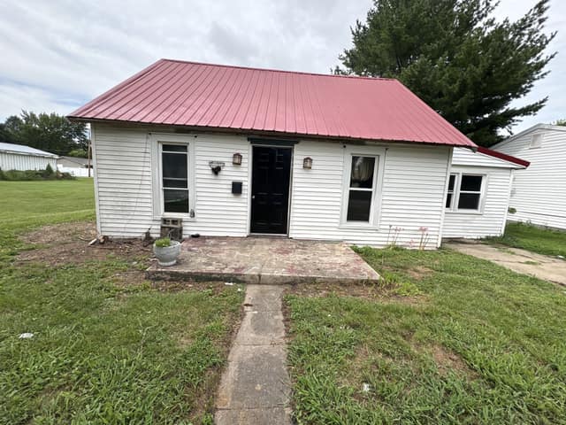221 E Cherry St photo 1