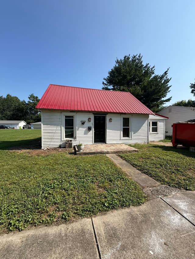 221 E Cherry St photo 2