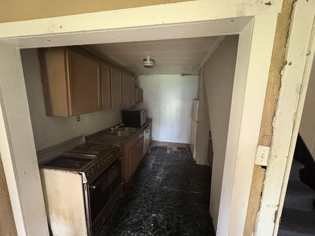 221 E Cherry St photo 13