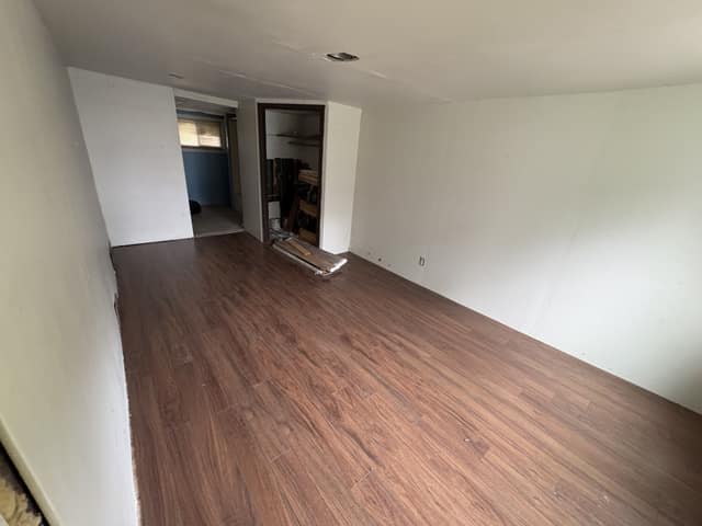 221 E Cherry St photo 16