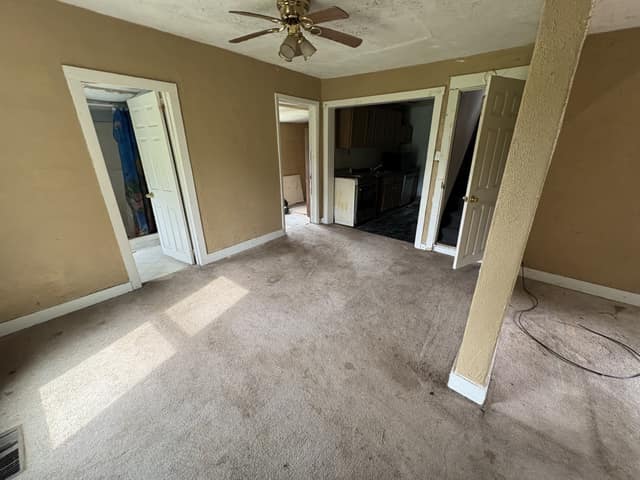 221 E Cherry St photo 18