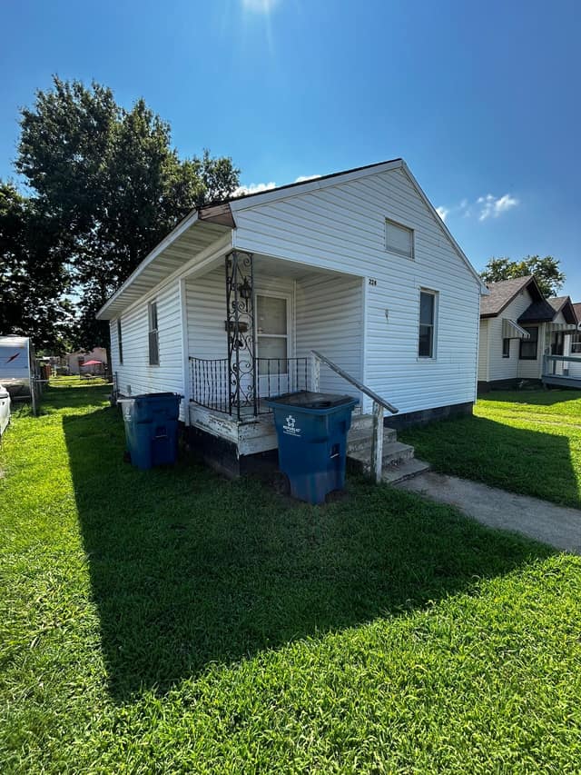 224 Lincoln Ave photo 1