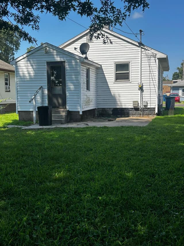 224 Lincoln Ave photo 17