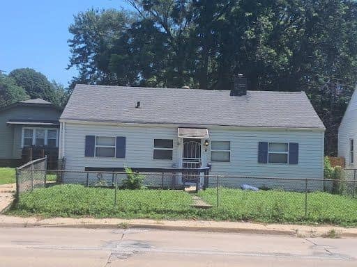 1750 N Jasper St  photo 2