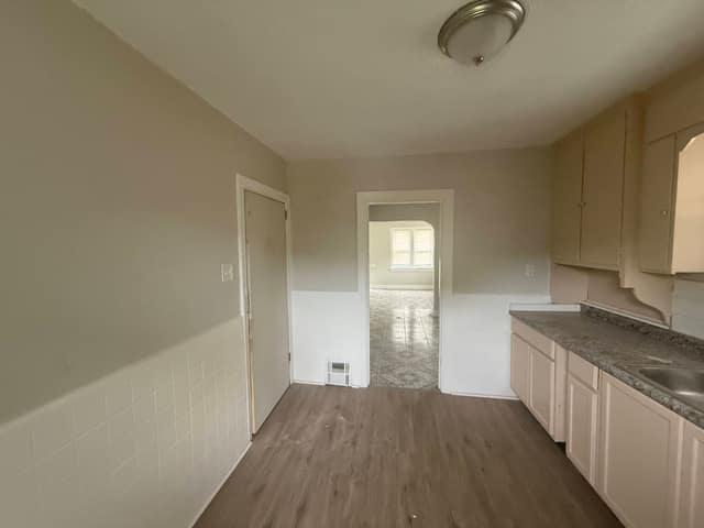 4519 June Avenue photo 8
