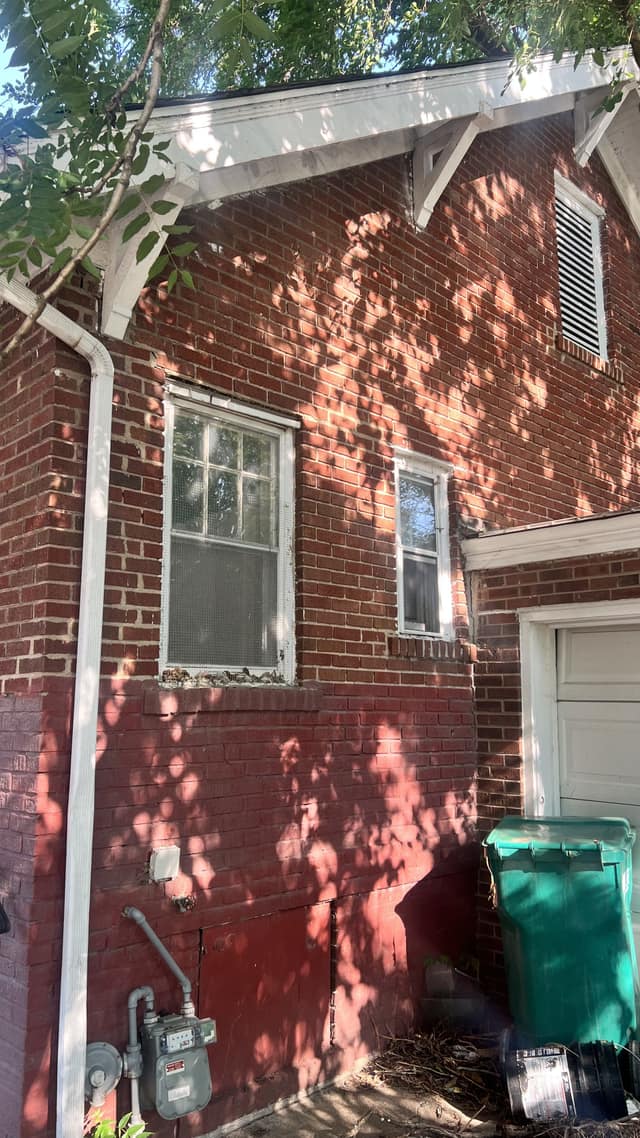 231 W Grand Ave photo 4