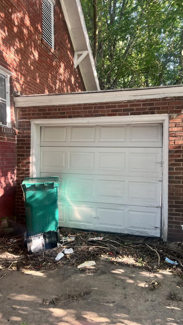 231 W Grand Ave photo 5
