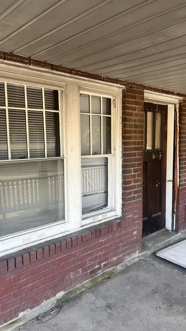 231 W Grand Ave photo 6