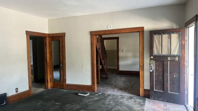 231 W Grand Ave photo 8