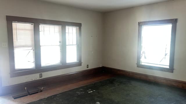 231 W Grand Ave photo 9