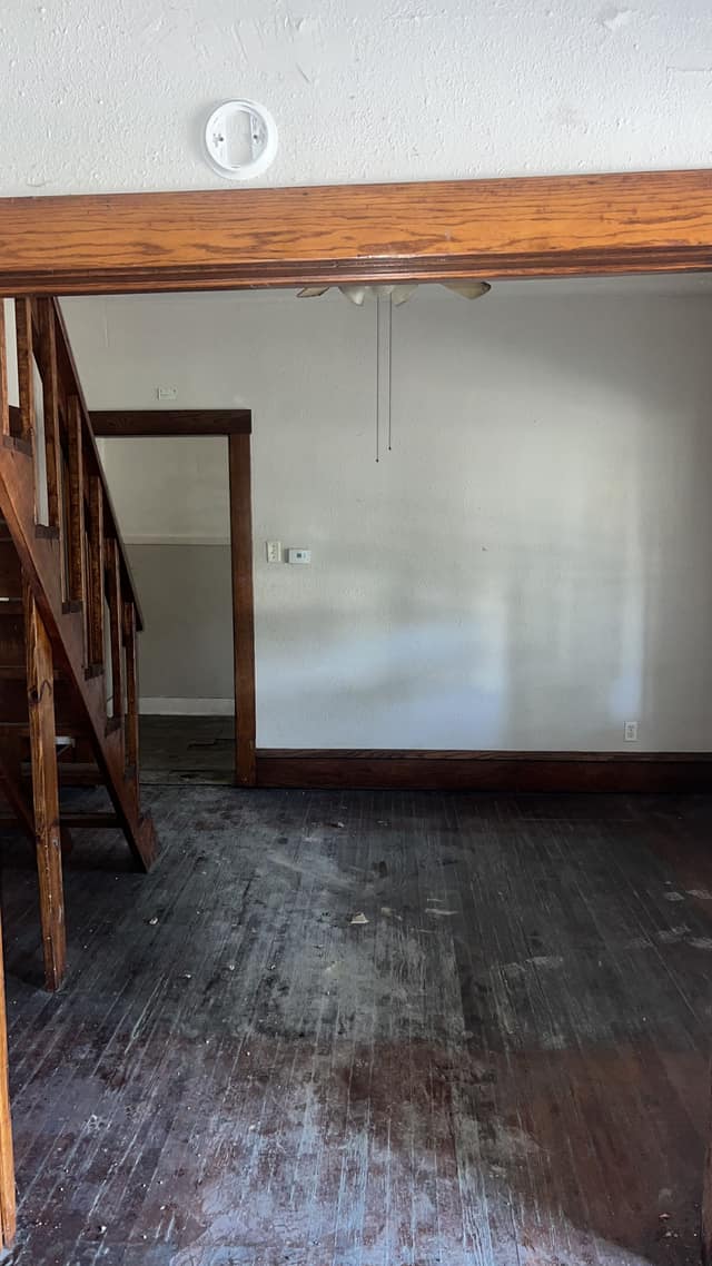 231 W Grand Ave photo 10