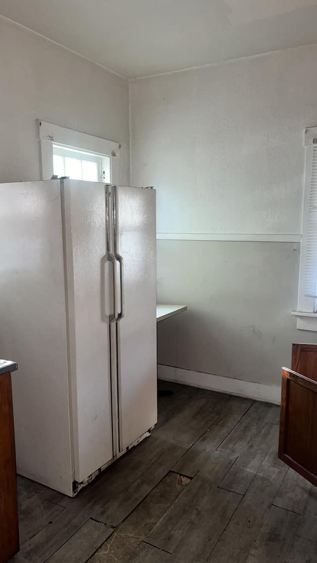231 W Grand Ave photo 13