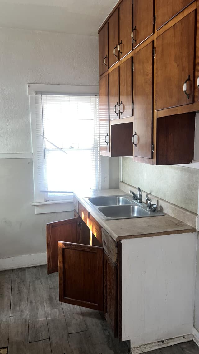 231 W Grand Ave photo 14