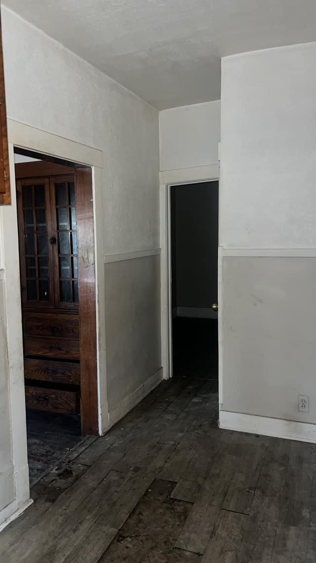 231 W Grand Ave photo 15