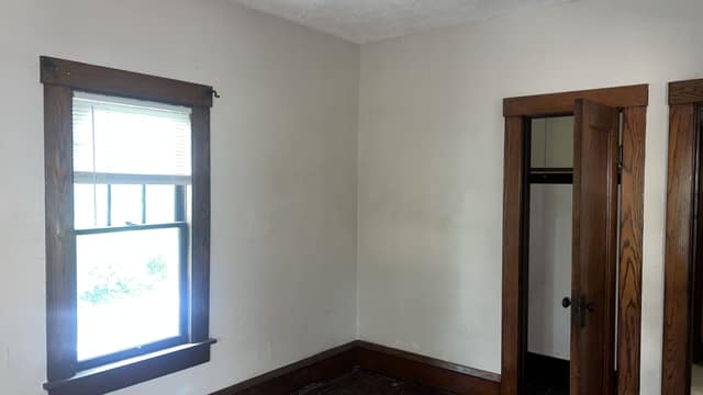 231 W Grand Ave photo 17