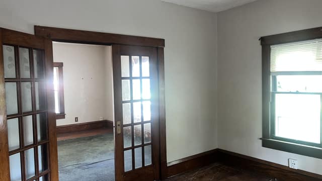 231 W Grand Ave photo 18