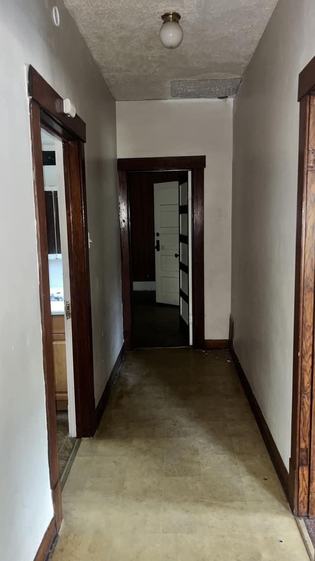 231 W Grand Ave photo 20