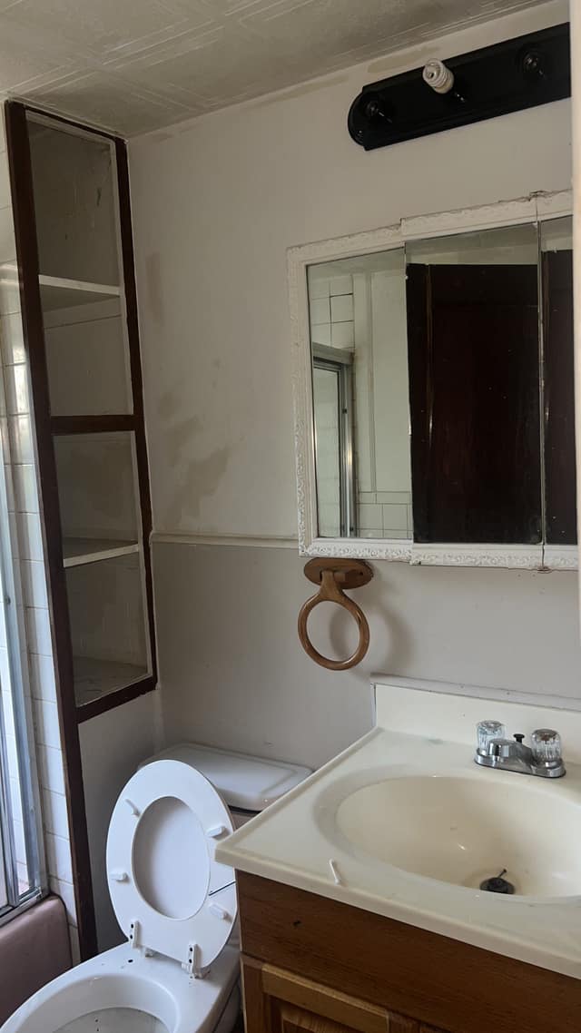 231 W Grand Ave photo 22