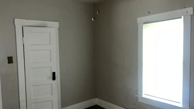 231 W Grand Ave photo 25