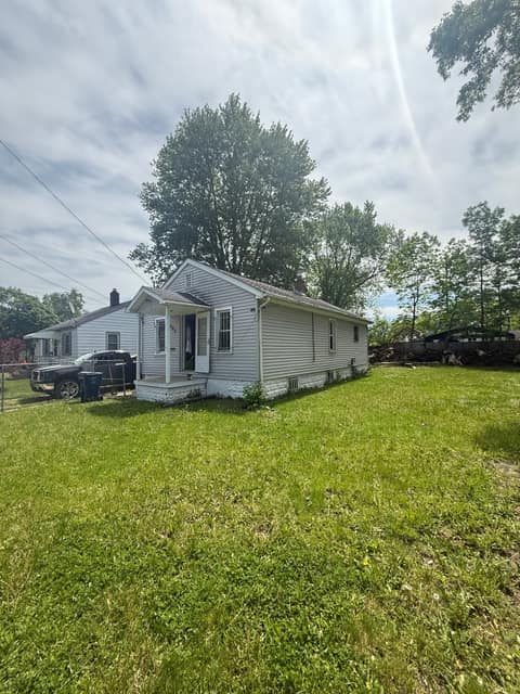 805 Waldman Ave photo 2