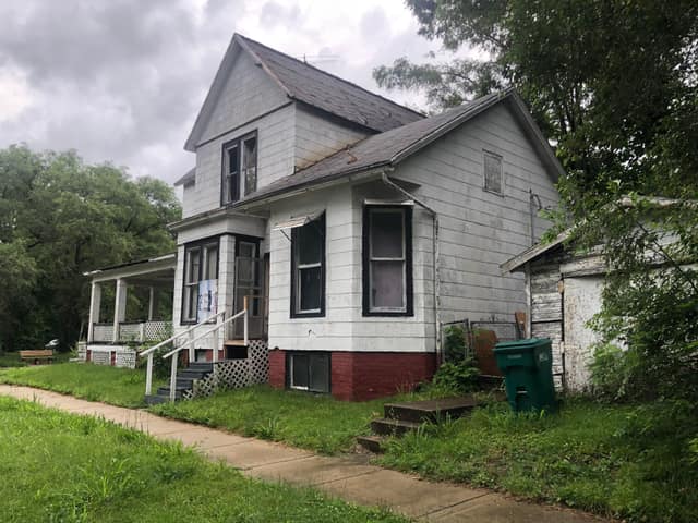 1103 E Prairie St photo 1