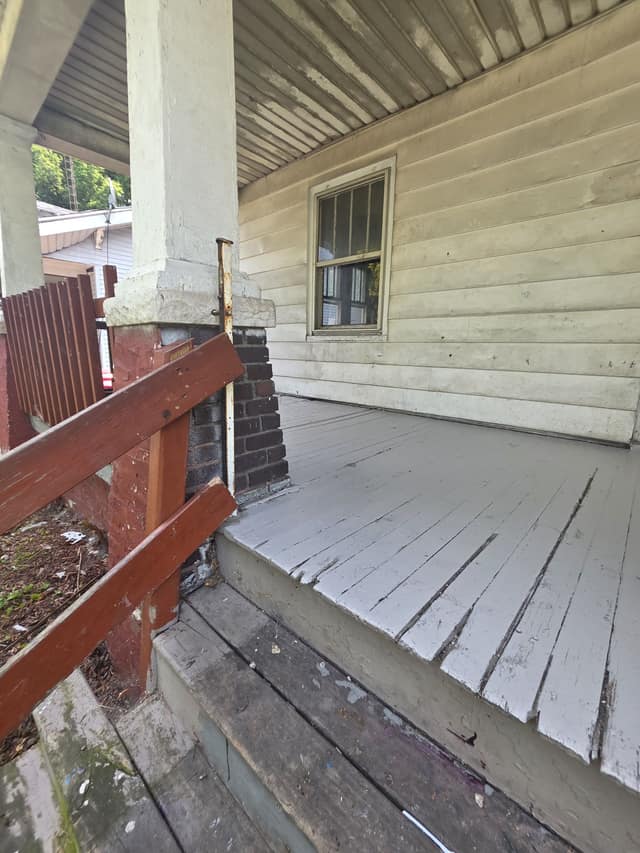 1303 E. Hickory St photo 4