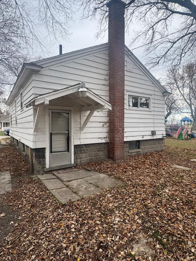 2236 King St photo 4