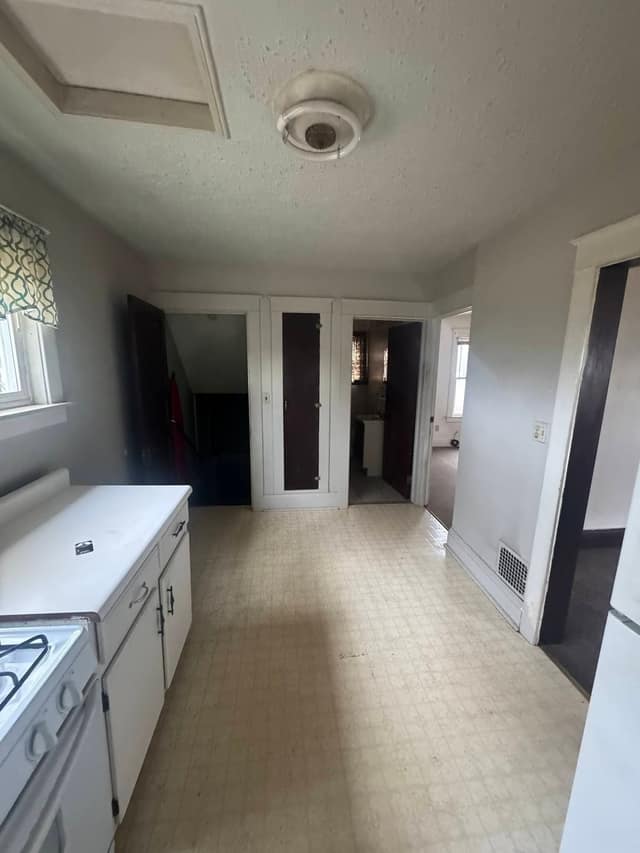 2236 King St photo 13