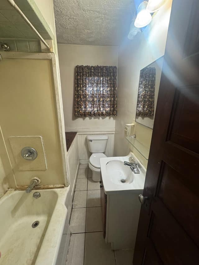 2236 King St photo 17