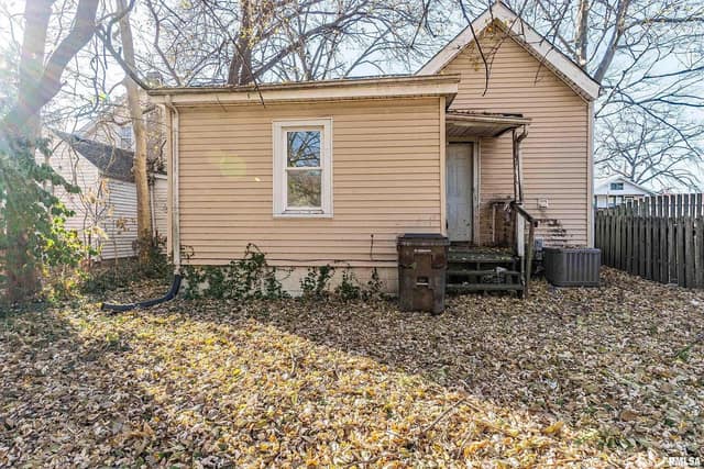 2410 N Ellis St photo 2