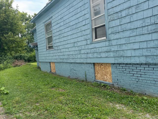 1143 E CLEVELAND AVE photo 2