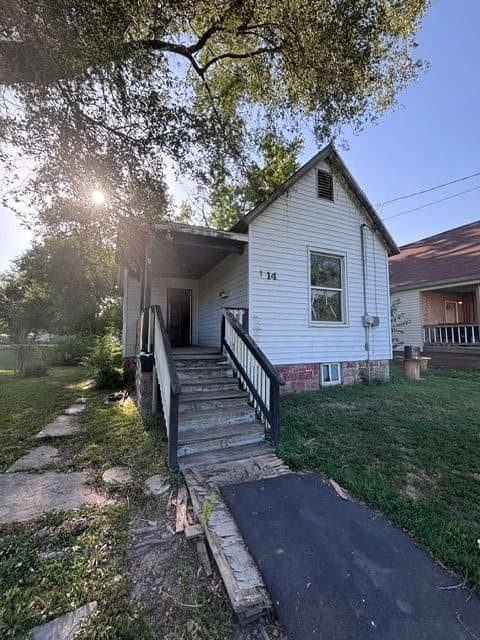 514 N Walnut St photo 1