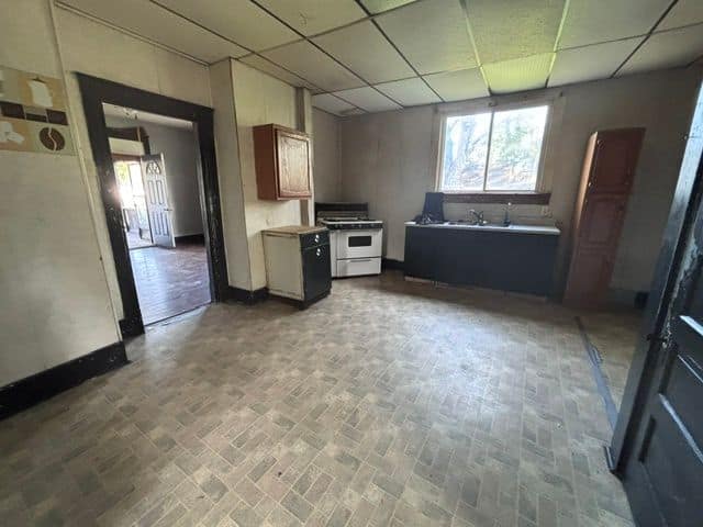 514 N Walnut St photo 7