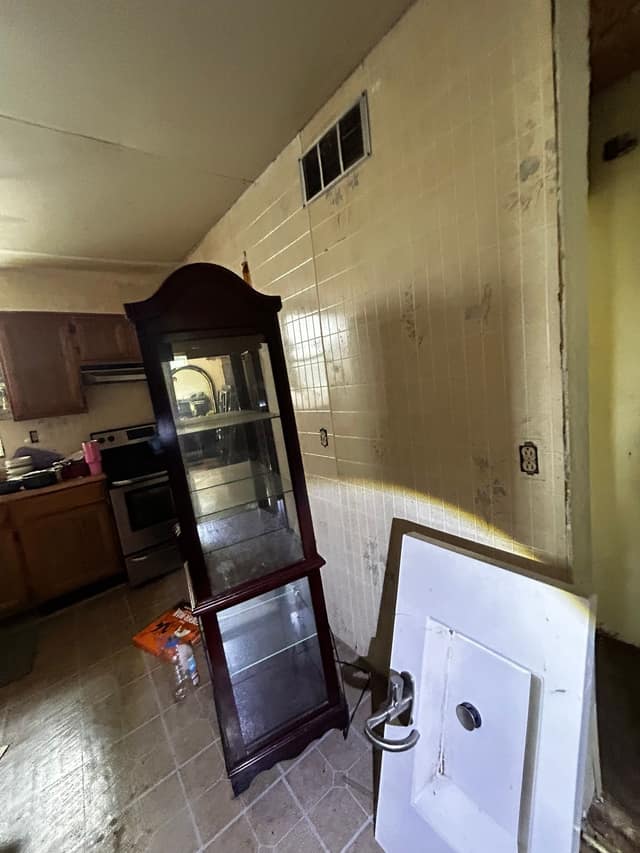 127 Elkan Ave photo 23